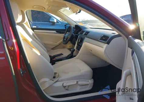 2017 Volkswagen Passat 1.8T S z USA, uszkodzony, nr VIN 1VWAT7A36HC035713